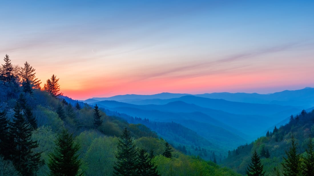 Sunrise at Great Smoky Mountains Natio<em></em>nal Park.