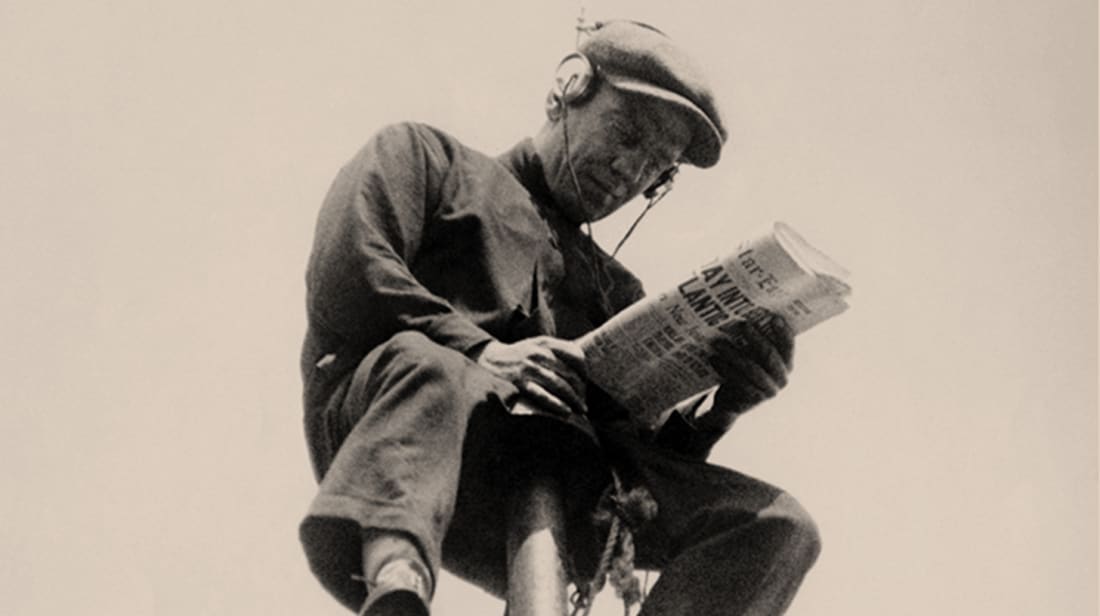 Alvin "Shipwreck" Kelly sitting on a flagpole atop the Hotel St. Francis in Newark, New Jersey