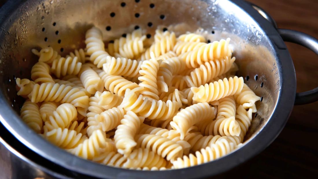 There's o<em></em>nly one reason to rinse pasta.