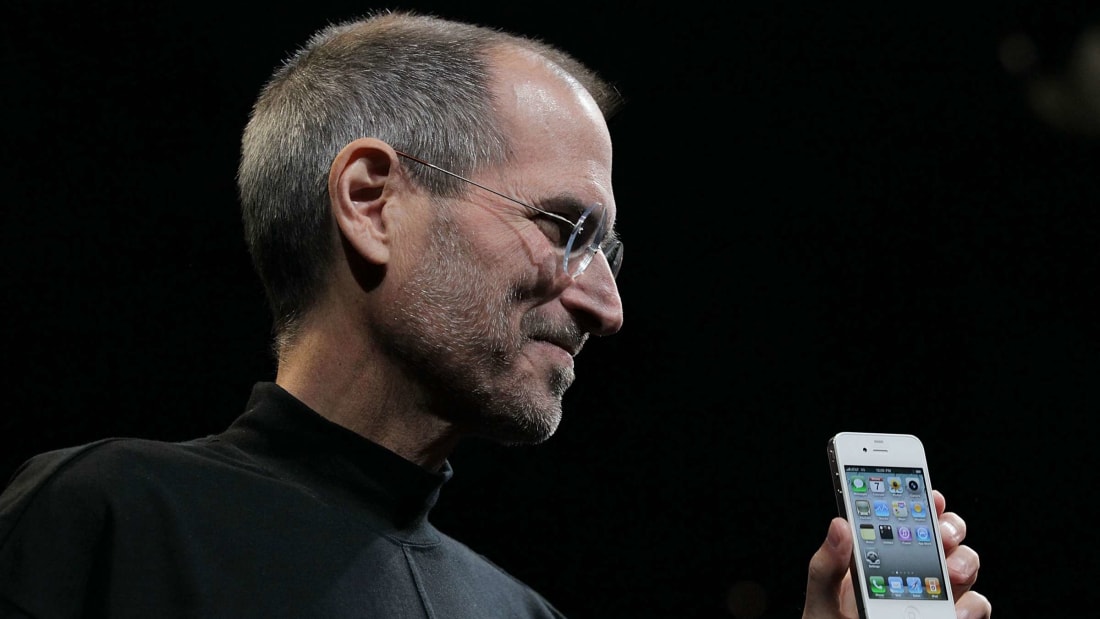 Steve Jobs reveals the iPhone 4 at a co<em></em>nference in 2010.