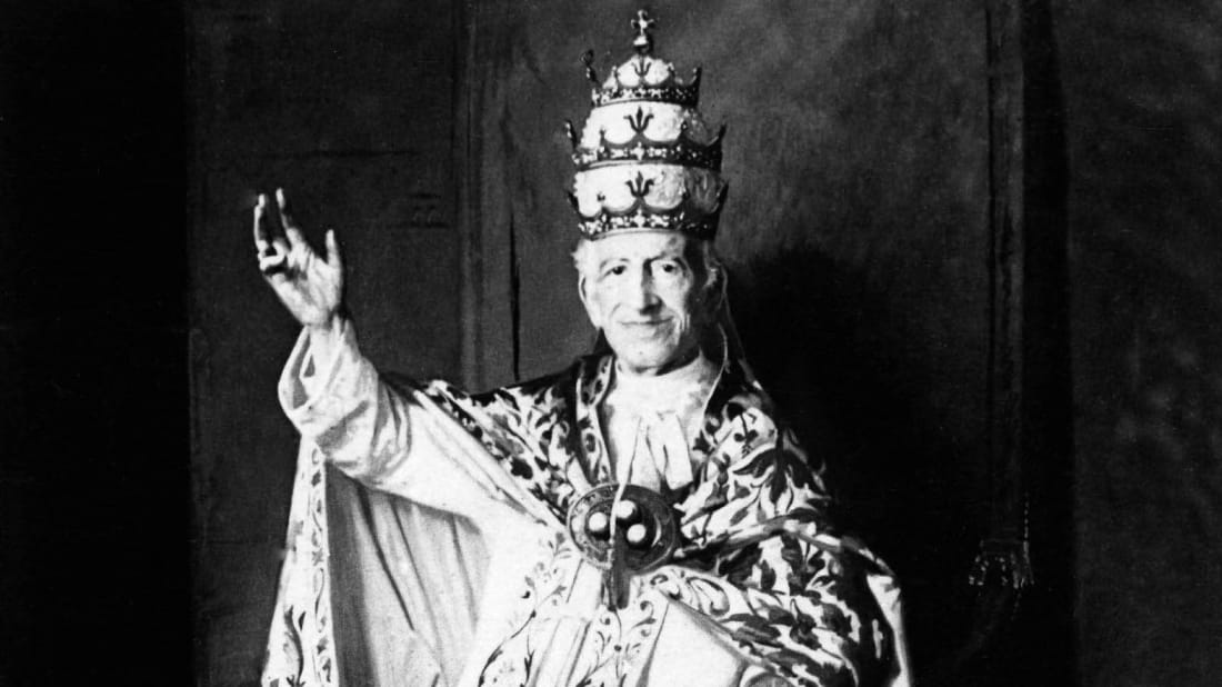 Cocaine wine enthusiast Pope Leo XIII waves to the camera.