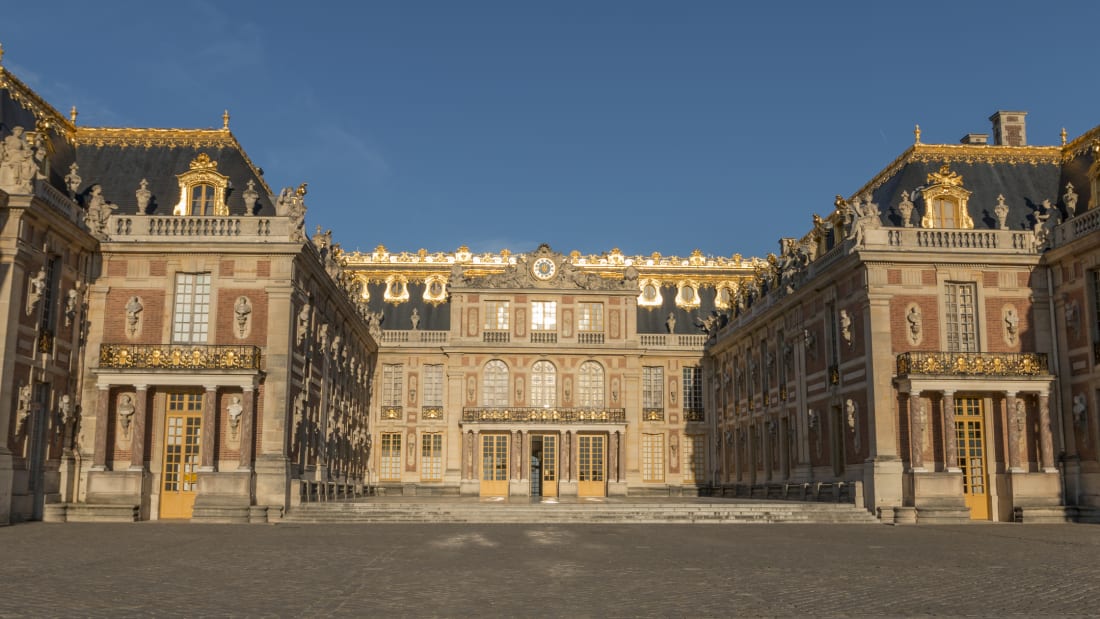 The exterior of the Palace of Versailles
