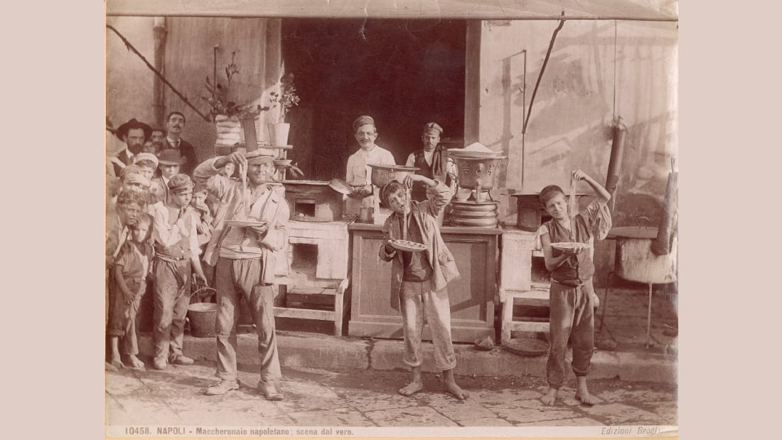 A pasta vendor in Naples during the late 19th or early 20th century.