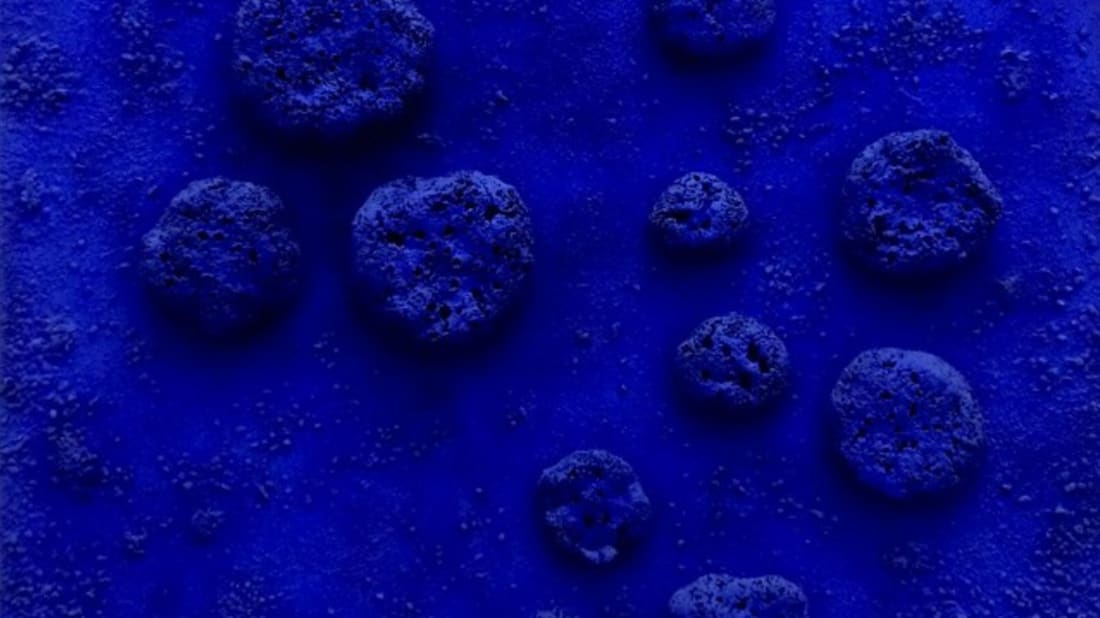 L'accord bleu (RE 10) by Yves Klein, via jaredzimmerman, Wikimedia Commons // CC BY 3.0