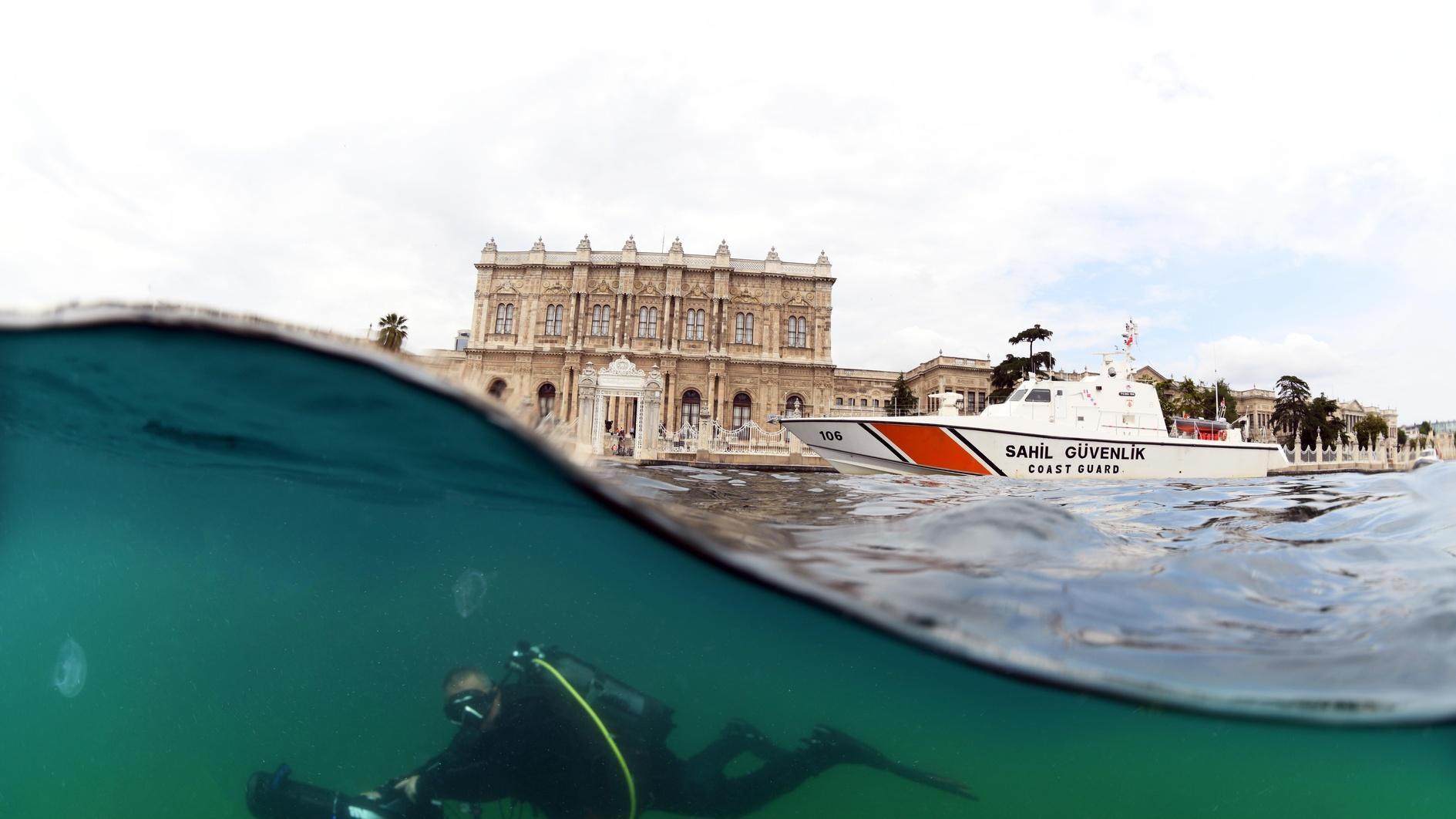 Film crew reveals Istanbul’s ico<em></em>nic Bosphorus from beneath waves