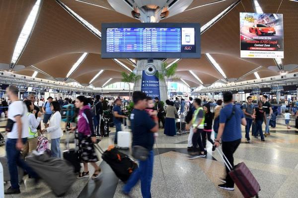 A 31-second video, purportedly showing the fight in front of a check-in counter, went viral today. — Bernama pic